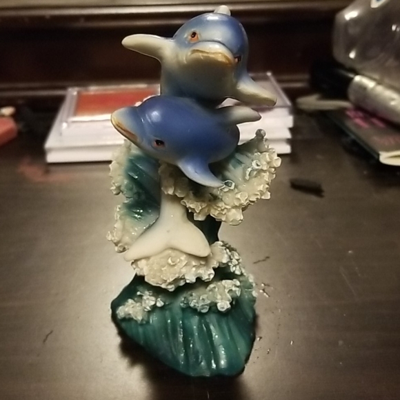Dolphins in wave figurine - Picture 3 of 4